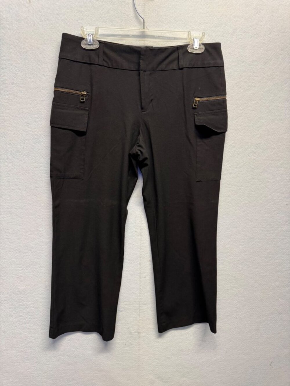 Black Old Navy Essential Stretch Low Waist Cargo Capri Pants Size 8